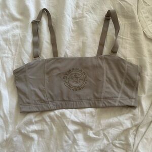 TAN GYMSHARK SPORTS BRA. OG LEGACY COLLECTION